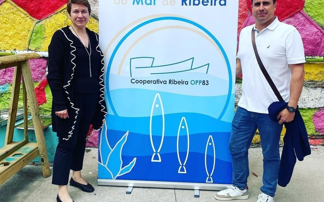 LA COOPERATIVA SANTA EUGENIA DE RIBEIRA – OPP83 EXALTA LOS BENEFICIOS DEL PESCADO EN LA JORNADA ESCOLAR DEL MAR DE RIBEIRA
